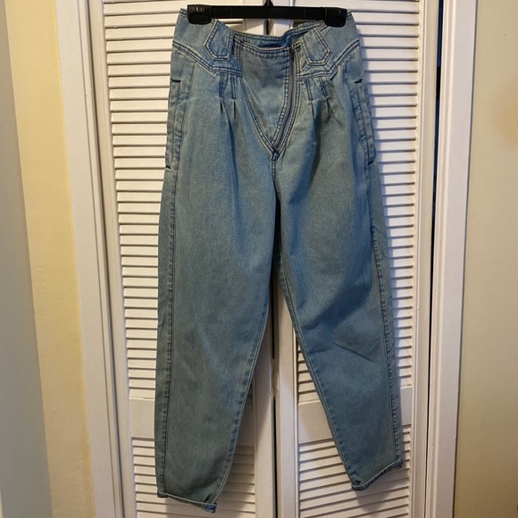 H&M Women’s Jeans. Size 8 - Picture 1 of 4